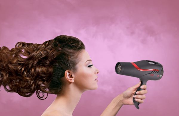 Cómo rizarse el pelo con ayuda de un secador