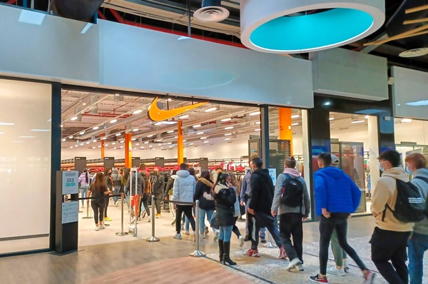 The Outlet Stores Alicante reabre su tienda Nike Clearance Store, única en España