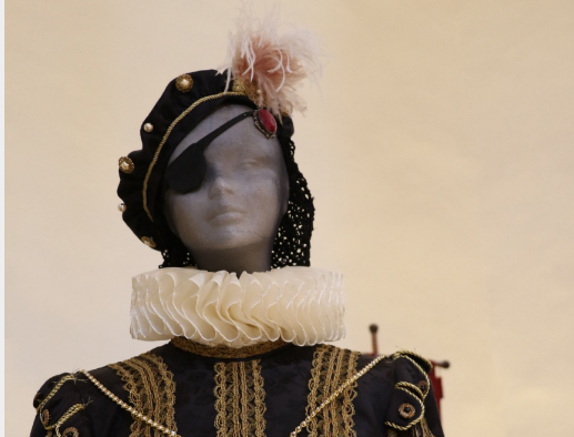 Inaugurada una exposición permanente de trajes renacentistas en Pastrana, antes de la XIX Edición del Festival Ducal